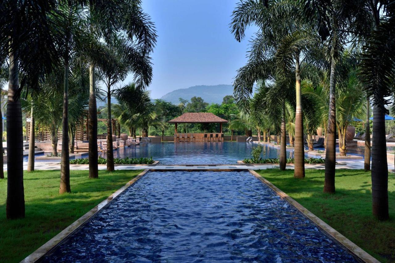卡尔贾丽笙水疗及度假酒店 卡尔贾特 外观 照片 The pool at the Anantara Golden Triangle Resort