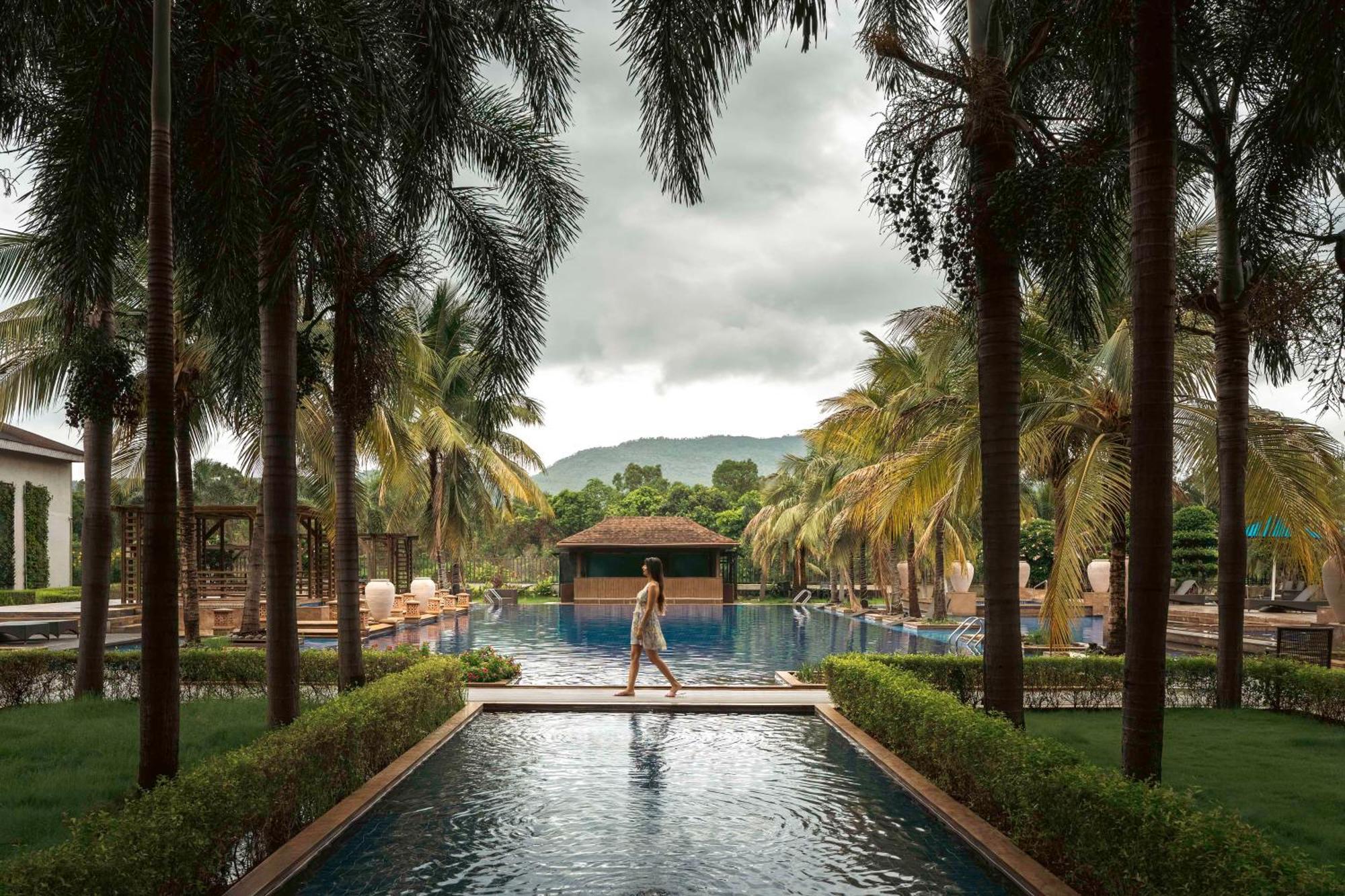 卡尔贾丽笙水疗及度假酒店 卡尔贾特 外观 照片 The pool at the Anantara Golden Triangle Resort