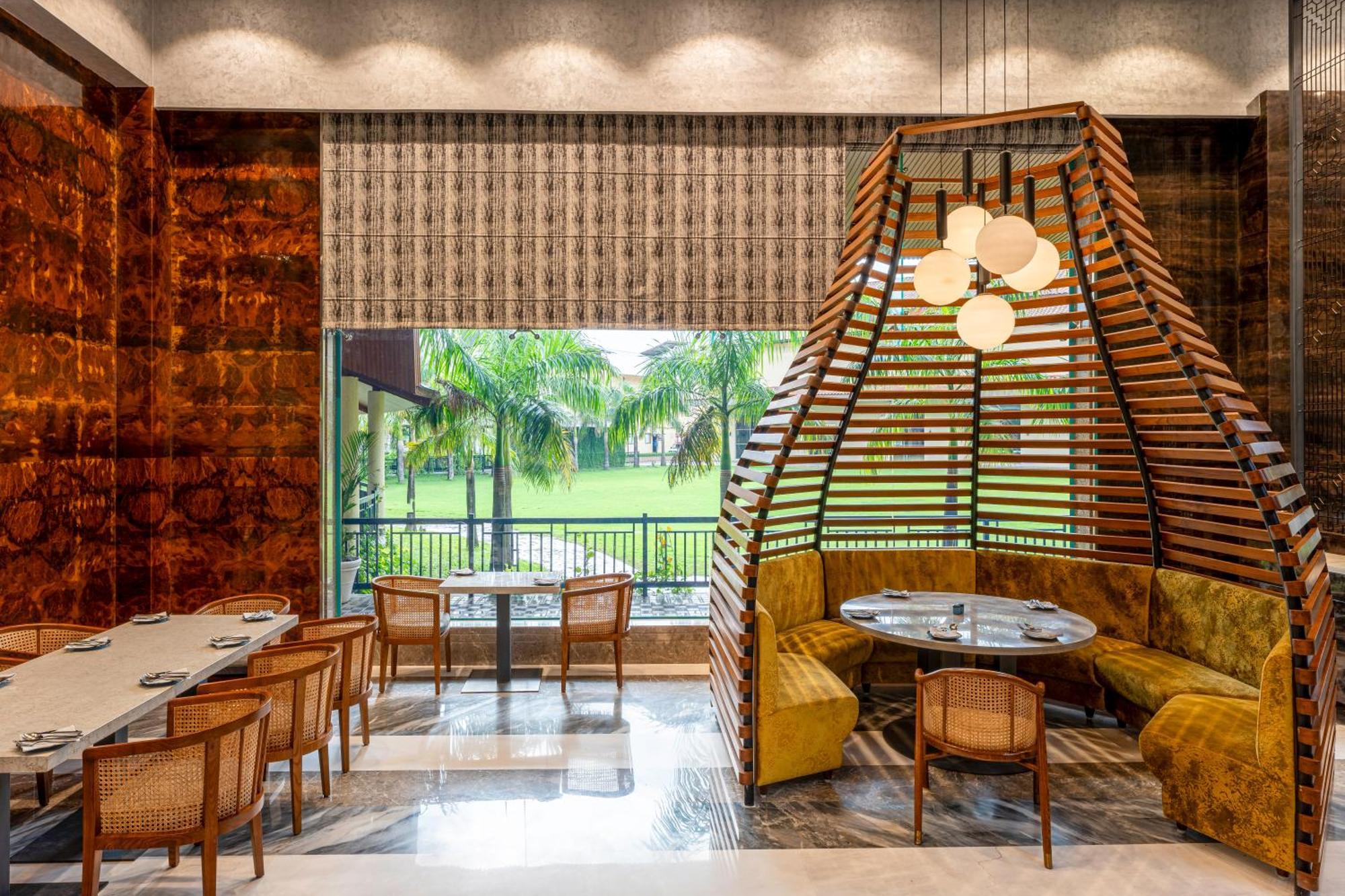 卡尔贾丽笙水疗及度假酒店 卡尔贾特 外观 照片 The restaurant at the Taj Bengal