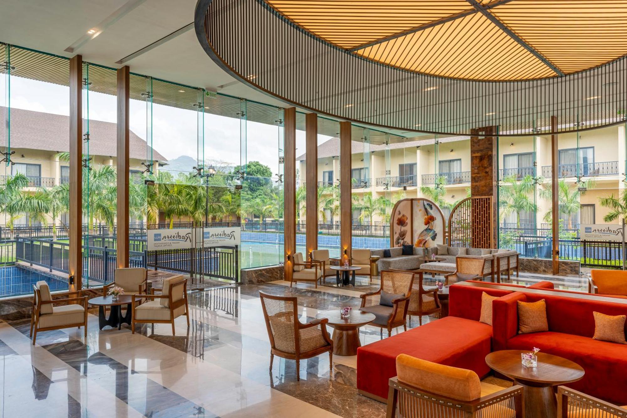 卡尔贾丽笙水疗及度假酒店 卡尔贾特 外观 照片 The lobby of the hotel