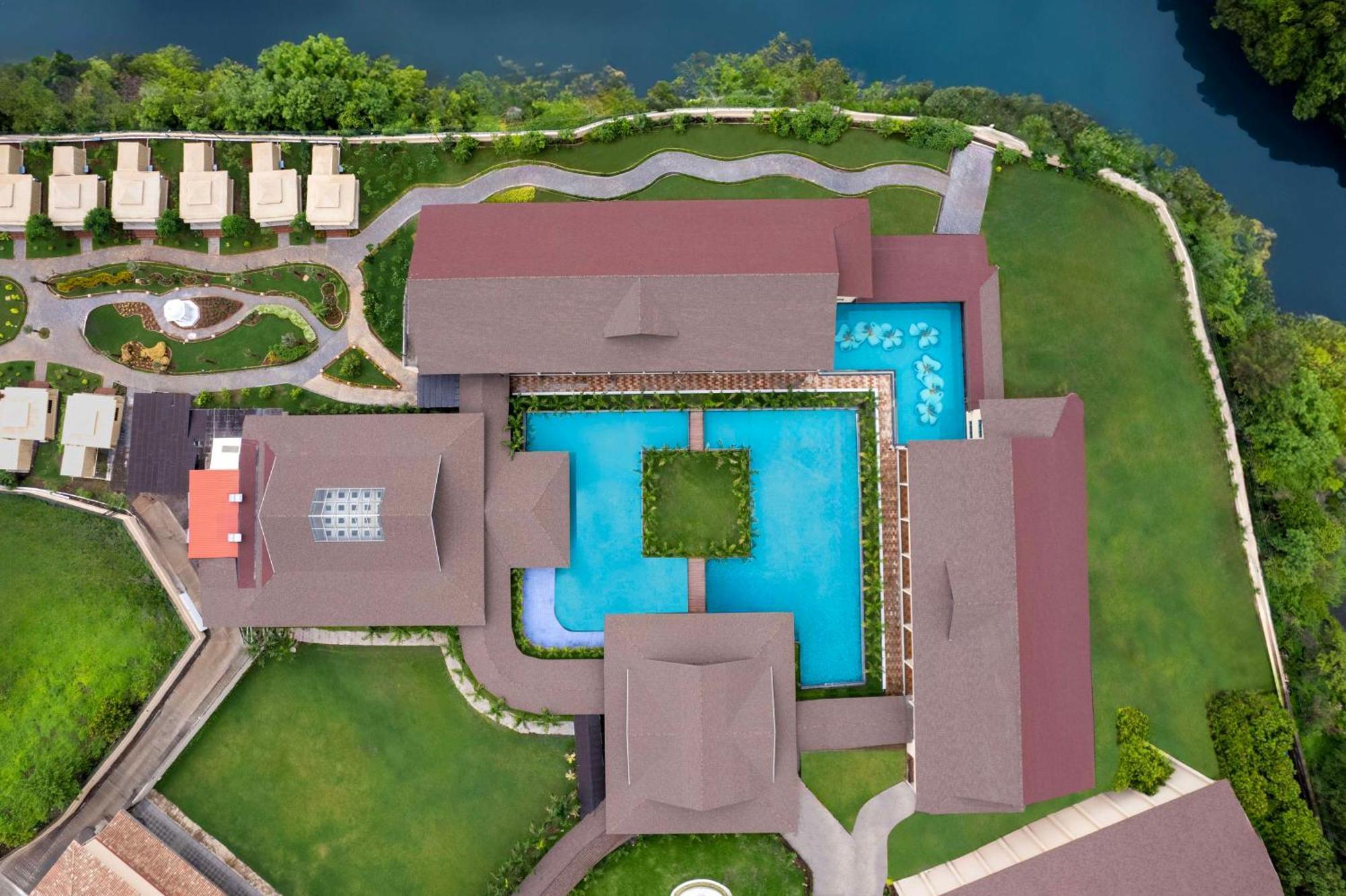 卡尔贾丽笙水疗及度假酒店 卡尔贾特 外观 照片 Aerial view of the resort