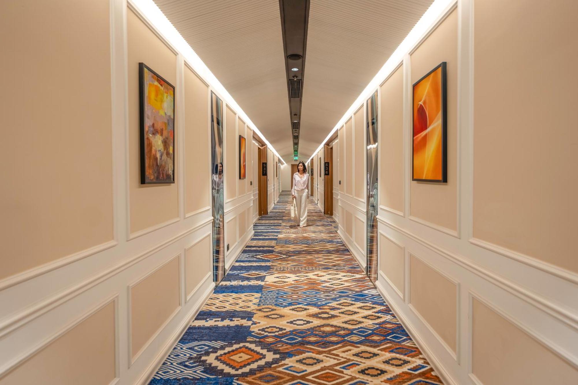 卡尔贾丽笙水疗及度假酒店 卡尔贾特 外观 照片 A corridor at the hotel