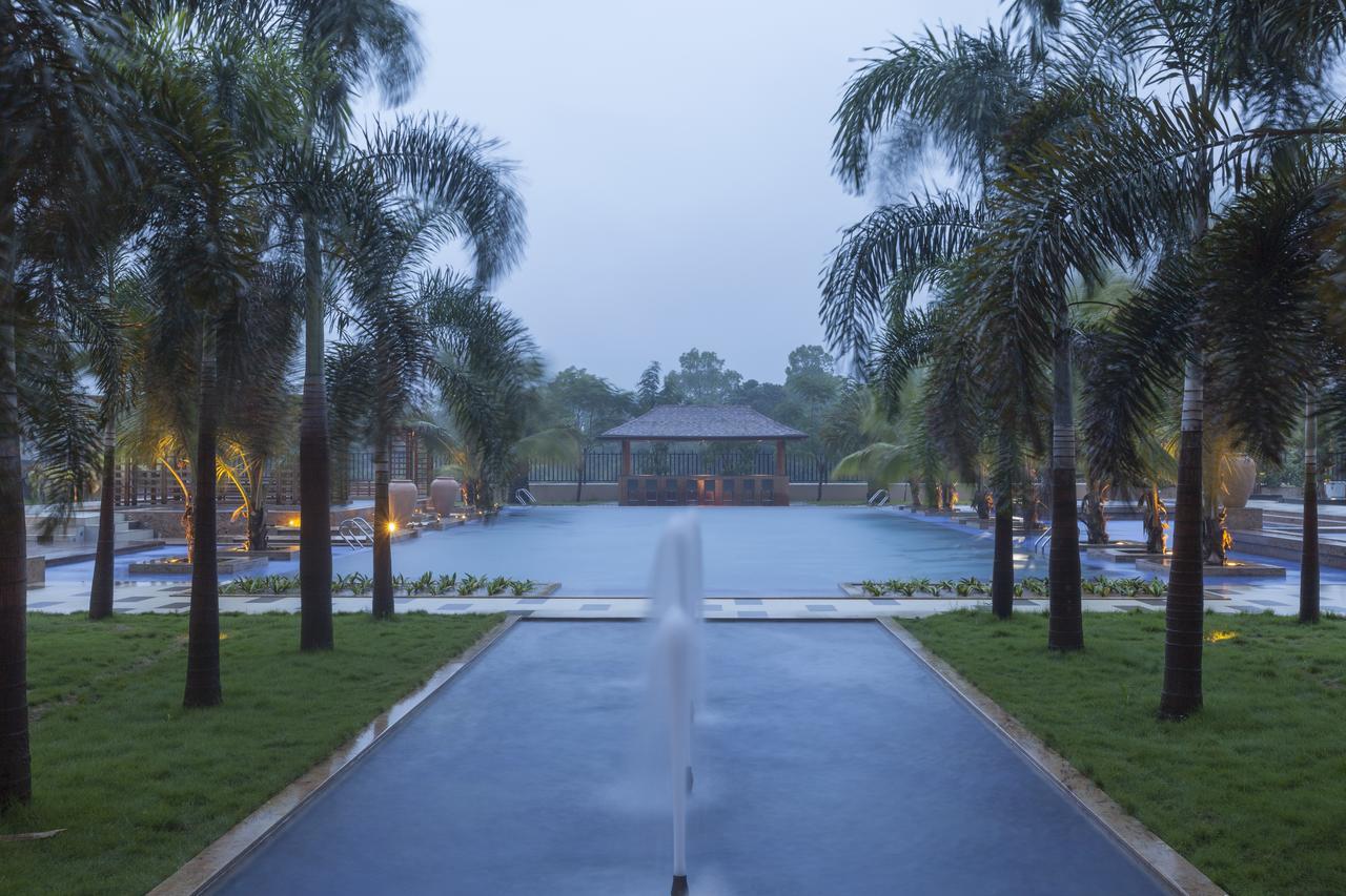卡尔贾丽笙水疗及度假酒店 卡尔贾特 外观 照片 The pool at the hotel